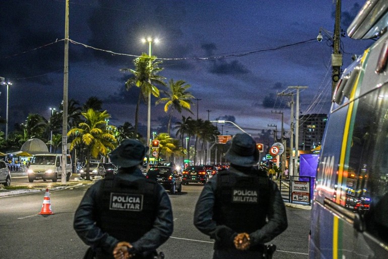 Homem é preso suspeito de tentativa de homicídio contra mulher na Orla de Atalaia