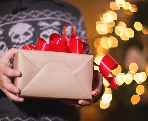 Bosque dos Sonhos leva a magia do Natal a crianças assistidas por três instituições