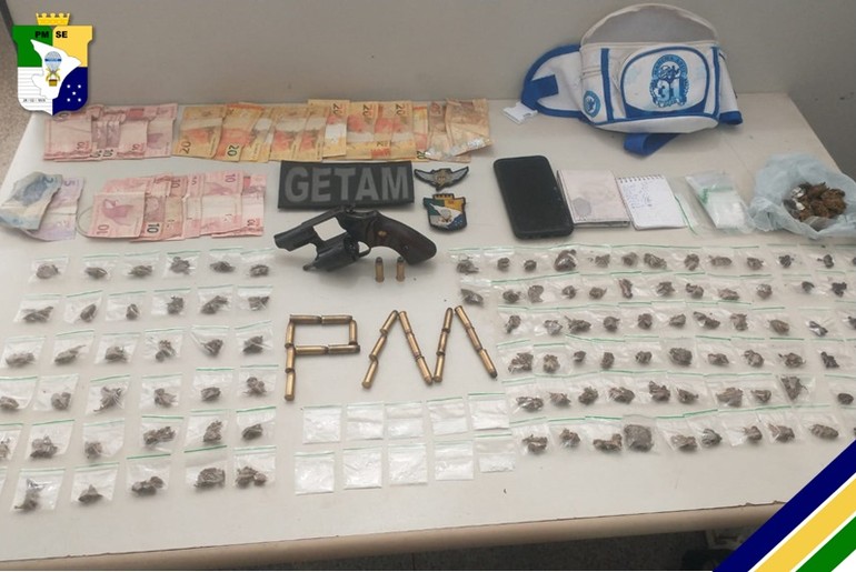 Homem é preso por tráfico de drogas e porte de arma de fogo na Coroa do Meio