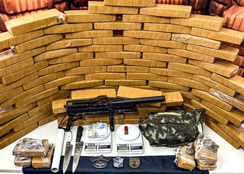 Polícia apreende drogas e arma artesanal e prende suspeito no Complexo Taiçoca, em Socorro