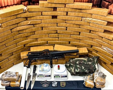 Polícia apreende drogas e arma artesanal e prende suspeito no Complexo Taiçoca, em Socorro