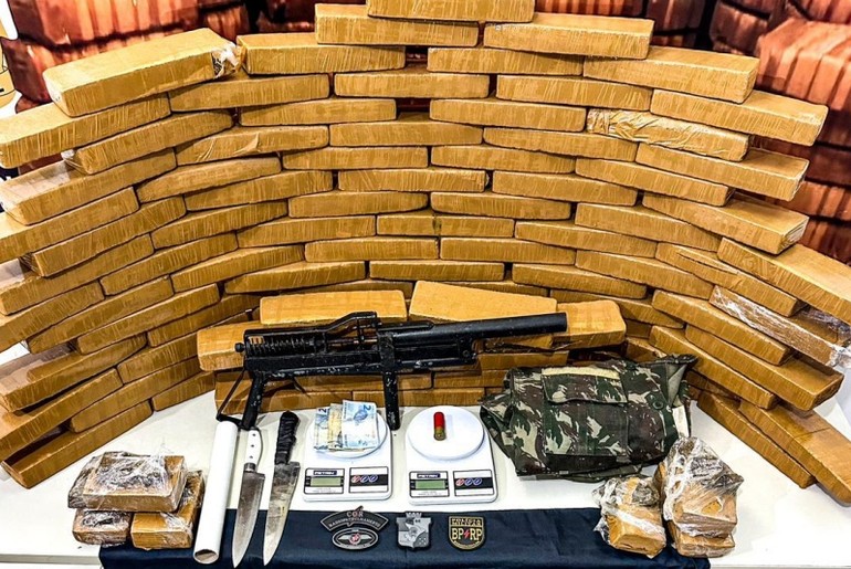 Polícia apreende drogas e arma artesanal e prende suspeito no Complexo Taiçoca, em Socorro