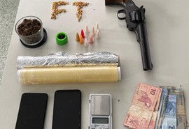 Polícia apreende drogas e materiais para tráfico em depósito na capital