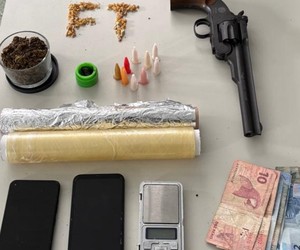PM apreende drogas e materiais para tráfico em depósito na capital