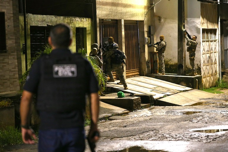 Operação prende adolescente e 17 suspeitos de roubar motoristas de aplicativo na Grande Aracaju