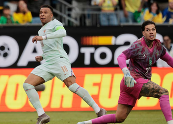 Brasil sofre 2 gols e perde para França em amistoso