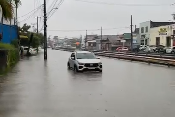 Fortes chuvas causam alagamentos e risco de transbordamento de rio na Grande Aracaju; confira os transtornos