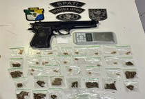 Suspeito de tráfico é preso com drogas e simulacro em Capela