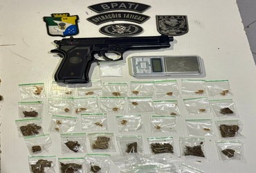 Suspeito de tráfico é preso com drogas e simulacro em Capela