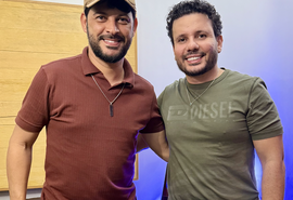 Cantor nordestino Everly Pires assina com Blener Maycom, um dos maiores produtores do país