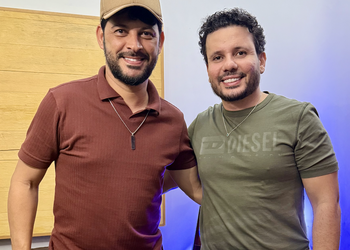 Cantor nordestino Everly Pires assina com Blener Maycom, um dos maiores produtores do país