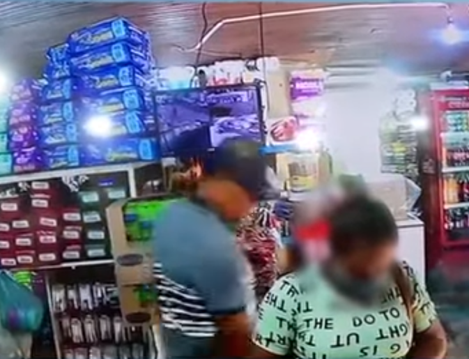 Câmera de segurança flagra mulher sendo vítima de assédio em Laranjeiras