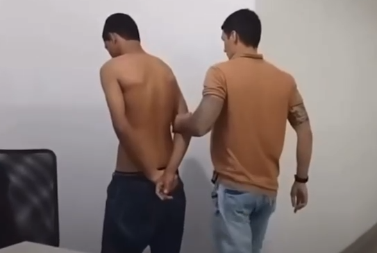 [VÍDEO] Suspeito de 18 anos é preso por tráfico de drogas e porte ilegal de arma de fogo em Itabaiana