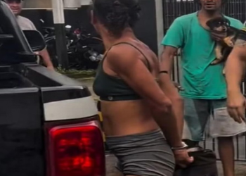[VÍDEO] Mulher em situação de rua é presa por maus-tratos a cães, extorsão e lesão corporal em Aracaju