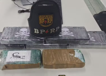 Radiopatrulha apreende 7 kg de drogas e prende mulher com tornozeleira eletrônica no Bugio