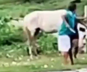 [VÍDEO] Homem é levado à delegacia de Propriá após agredir e ameaçar esposa, de 17 anos, com uma faca