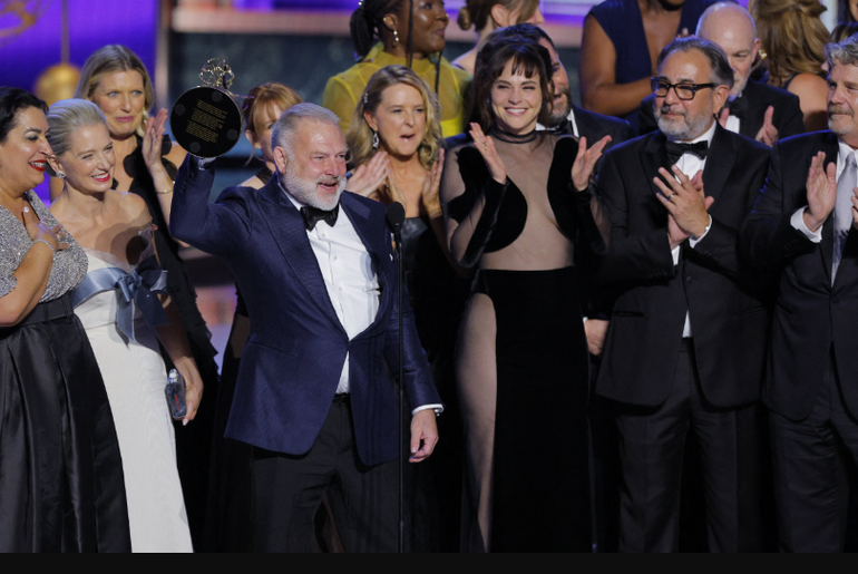 Emmy 2025: “Adolescência” brilha, “The Pitt” e “O Estúdio” dominam a noite