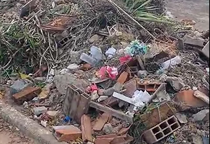 [VÍDEO] Moradores denunciam acúmulo de lixo em frente a cemitério de Lagarto