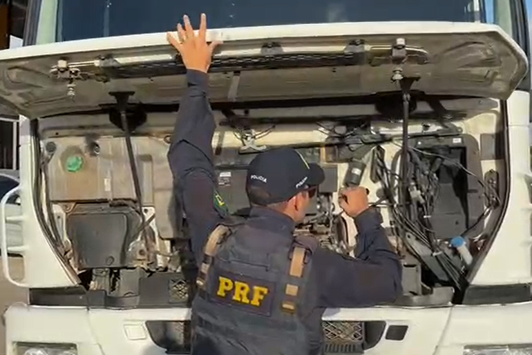 Caminhão clonado é apreendido pela PRF em São Cristóvão