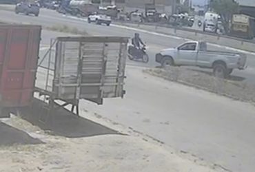 VÍDEO; Colisão frontal deixa homem ferido na BR-235, em Itabaiana