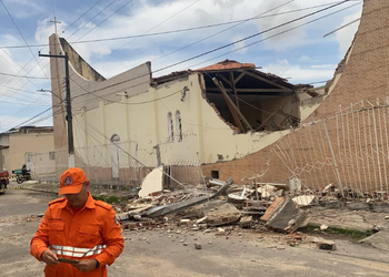 Teto de Paróquia desaba no bairro Jardim Centenário, em Aracaju