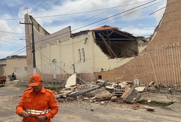 Teto de Paróquia desaba no bairro Jardim Centenário, em Aracaju