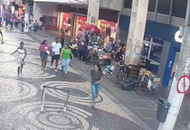 [VÍDEO] Duas mulheres são presas após furtar materiais escolares no centro de Aracaju