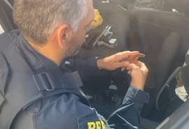 PRF recupera carro roubado e apreende arma, munições e droga em Malhada dos Bois
