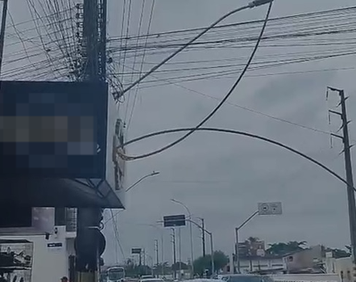 Chuva com raios provocam rompimento de cabos e deixam bairro São Conrado sem energia