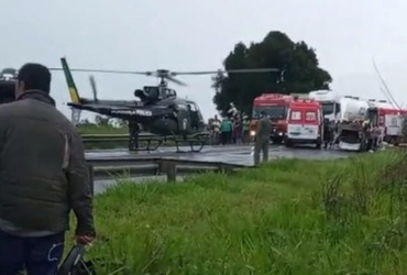 Acidente com três veículos deixa feridos graves e interdita BR-101 em Sergipe