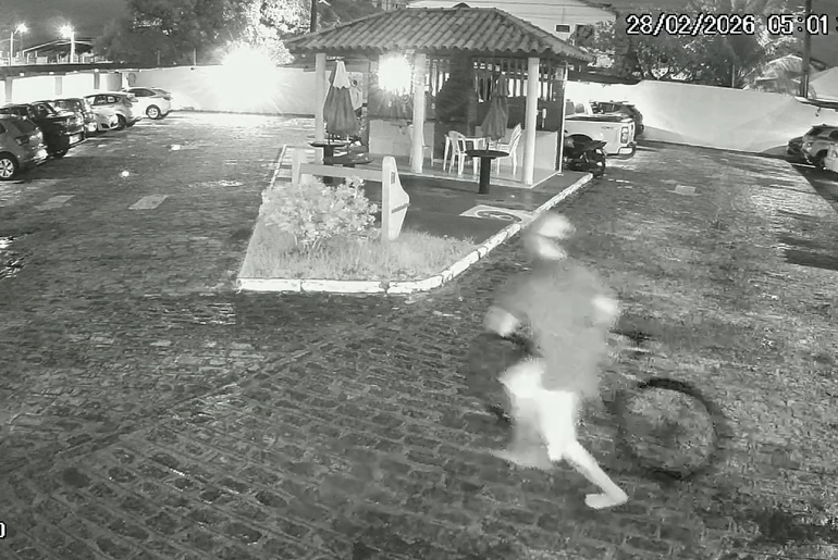 Homem invade condomínio e furta cinco bicicletas em Aracaju