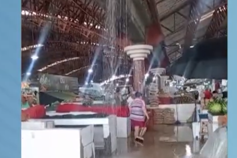 Chuva provoca infiltrações e prejuízos em Mercado Central de Aracaju