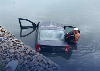 Carro cai no rio Sergipe após motorista perder o controle no Bairro Industrial