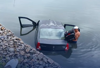 Carro cai no rio Sergipe após motorista perder o controle no Bairro Industrial