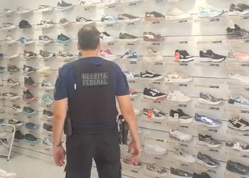 Cinco lojas são alvos de operação contra crime de pirataria no centro de Aracaju