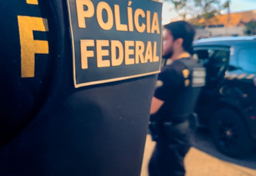 PF prende dois investigados por envolvimento com organização criminosa de contrabando de cigarros