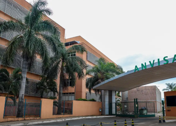 Anvisa determina recolhimento de antibióticos e soro fisiológico