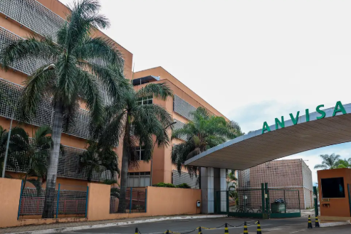 Anvisa determina recolhimento de antibióticos e soro fisiológico