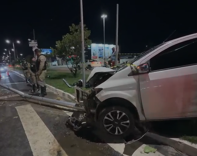 Dois ciclistas ficam feridos após veículo perder controle e invadir ciclovia em Aracaju