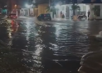 Fortes chuvas provocam alagamentos e transtornos na zona Sul de Aracaju