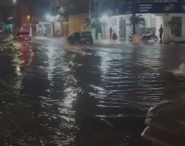Fortes chuvas provocam alagamentos e transtornos na zona Sul de Aracaju