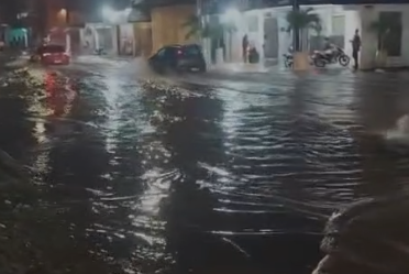 Fortes chuvas provocam alagamentos e transtornos na zona Sul de Aracaju