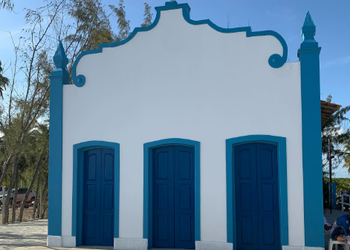 Justiça determina retirada de capela na Praia do Saco por risco ambiental