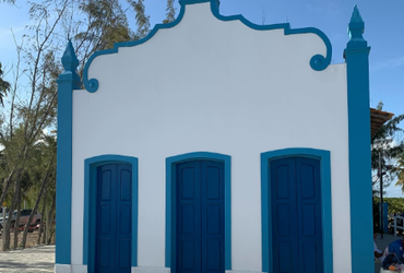 Justiça determina retirada de capela na Praia do Saco por risco ambiental