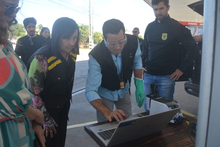 Fiscalização apura qualidade de combustíveis em postos da capital sergipana; entenda