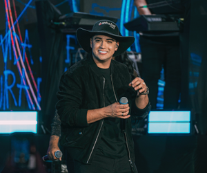 Natanzinho Lima interrompe show após sentir dores na garganta; entenda