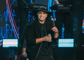 Natanzinho Lima interrompe show após sentir dores na garganta no interior da Bahia