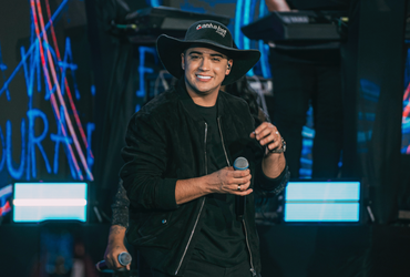 Natanzinho Lima interrompe show após sentir dores na garganta no interior da Bahia