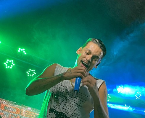 Devinho Novaes grava música e encerra turnê em São Paulo