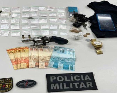 Homem é preso em flagrante por tráfico e posse ilegal de arma em Socorro